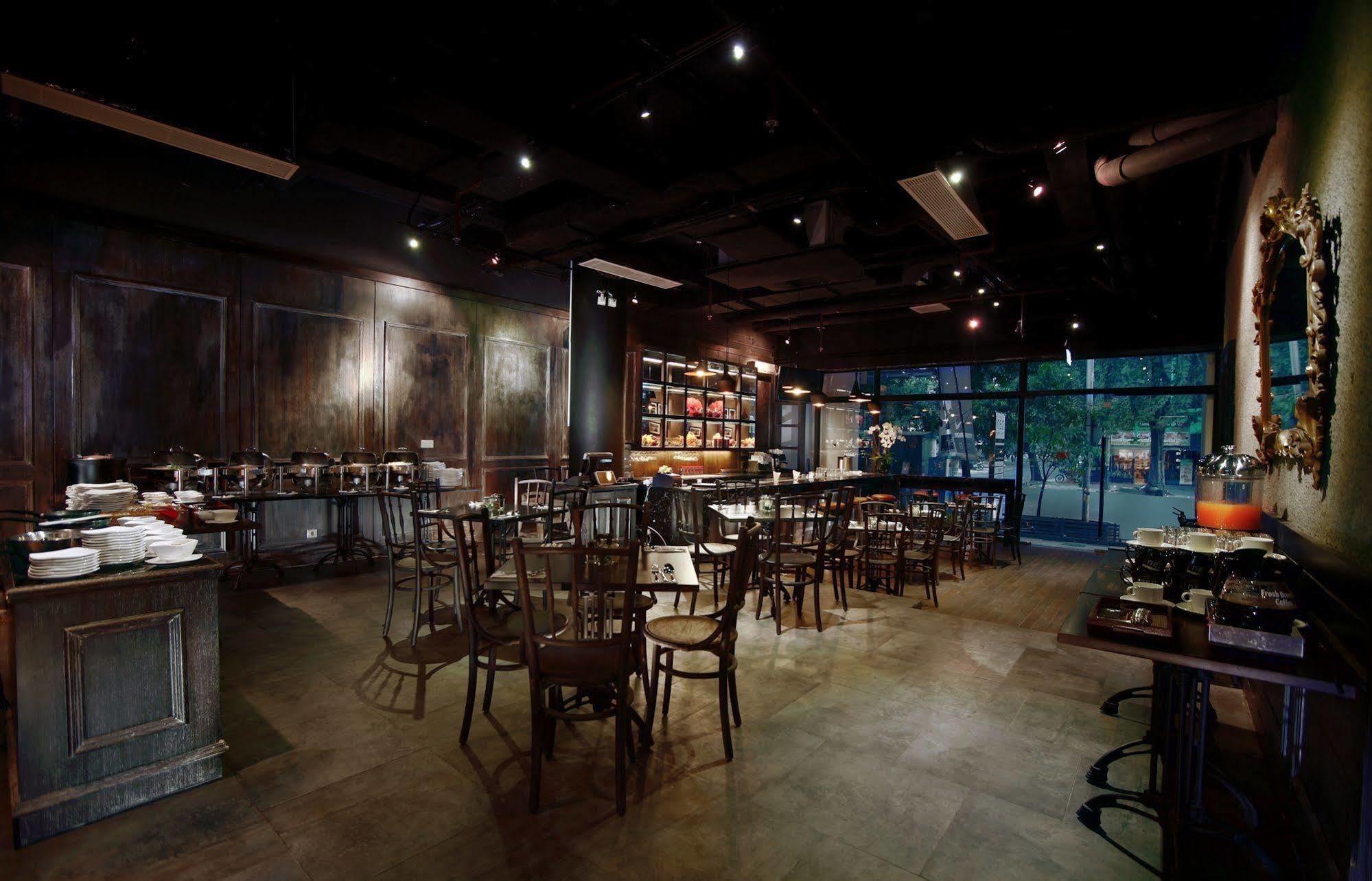 Hotel Neo Melawai By Aston Jakarta Exterior photo